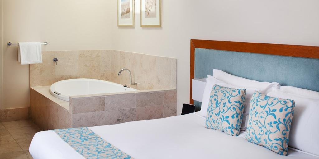 1 Bed Villa Bed Bath: Seashells Mandurah