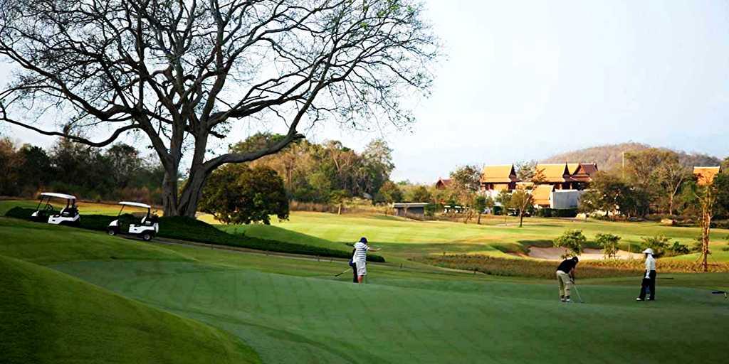 Golfers on the 17th green at Banyan Golf Course